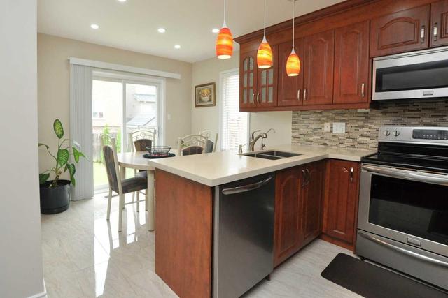 4 Dells Cres, House semidetached with 3 bedrooms, 4 bathrooms and 3 parking in Brampton ON | Image 6