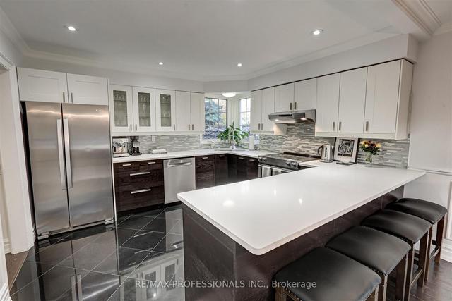 1207 Royal York Rd, House detached with 3 bedrooms, 4 bathrooms and 4 parking in Toronto ON | Image 4