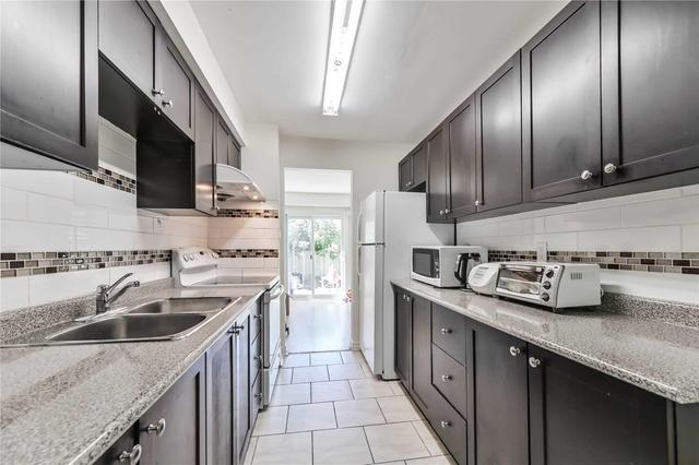 14 Scarfair Ptwy, House detached with 3 bedrooms, 4 bathrooms and 1 parking in Toronto ON | Image 6