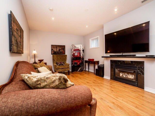 8 Tunney Pl, House detached with 3 bedrooms, 3 bathrooms and 4 parking in Whitby ON | Image 11