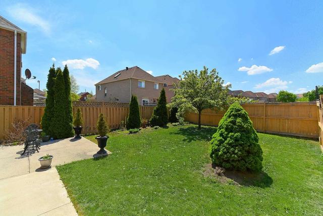 8 Treepark St, House detached with 3 bedrooms, 3 bathrooms and 3 parking in Brampton ON | Image 9