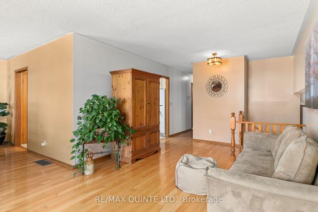 55 Brimley Crt, House detached with 3 bedrooms, 2 bathrooms and 6 parking in Belleville ON | Image 2