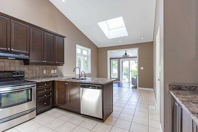 3 Carere Cres, House detached with 2 bedrooms, 3 bathrooms and 5 parking in Guelph ON | Image 3
