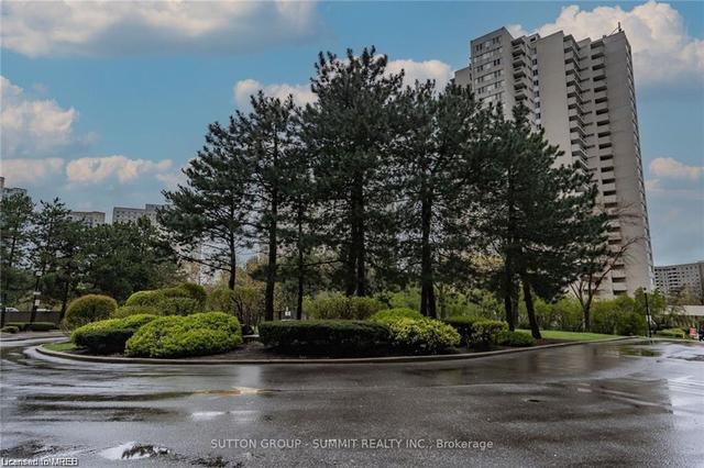 1912 - 3590 Kaneff Crescent, House attached with 2 bedrooms, 1 bathrooms and 2 parking in Mississauga ON | Image 23