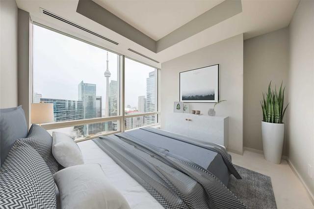 3201 - 180 University Ave, Condo with 2 bedrooms, 3 bathrooms and 1 parking in Toronto ON | Image 2