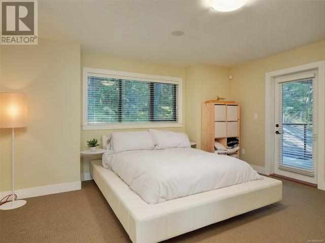708 Bossi Pl, House detached with 4 bedrooms, 3 bathrooms and 4 parking in Saanich BC | Image 34