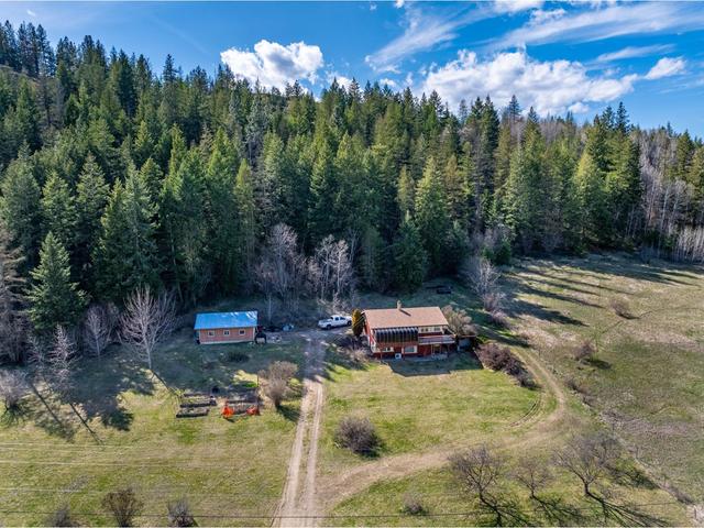 3481 Crestview Road, House detached with 2 bedrooms, 2 bathrooms and null parking in Central Kootenay B BC | Image 41