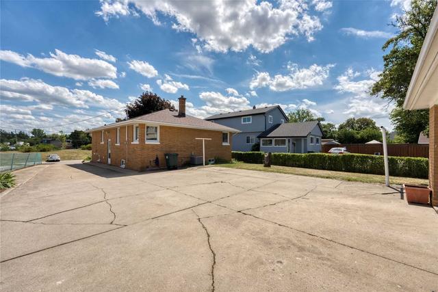2144 Grand Marais Rd E, House detached with 3 bedrooms, 2 bathrooms and 5.5 parking in Windsor ON | Image 35