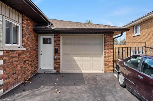 186 Price Avenue, House detached with 3 bedrooms, 1 bathrooms and 5 parking in Welland ON | Image 34