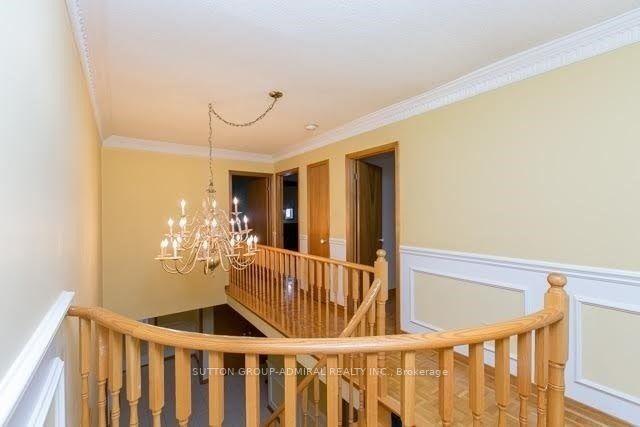 589 Belview Ave, House detached with 4 bedrooms, 3 bathrooms and 4 parking in Vaughan ON | Image 2