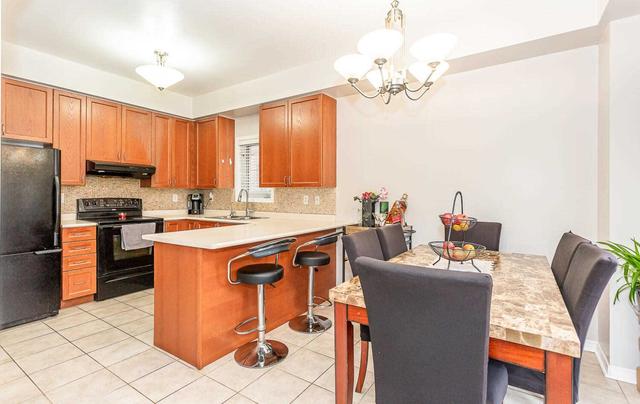 8 Portstewart Cres, House detached with 3 bedrooms, 4 bathrooms and 6 parking in Brampton ON | Image 3