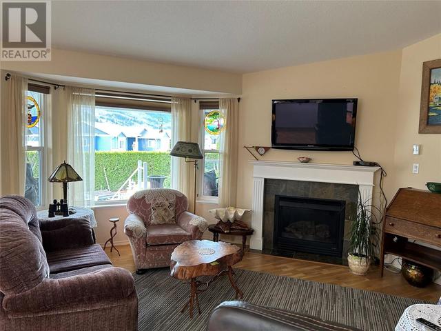 859 8 Avenue, House detached with 2 bedrooms, 2 bathrooms and 2 parking in Okanagan (Part) 1 BC | Image 8