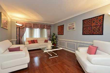 33 Tanglewood Tr, House detached with 4 bedrooms, 4 bathrooms and 4 parking in Markham ON | Image 2