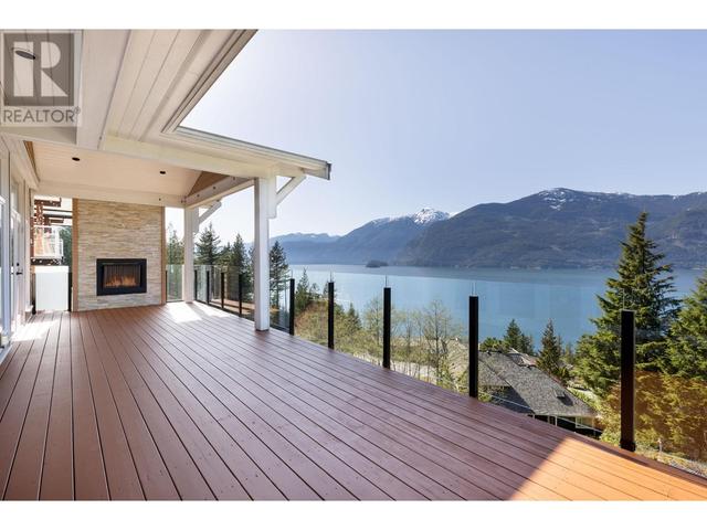 40 Salal Court, House detached with 5 bedrooms, 6 bathrooms and 6 parking in Squamish Lillooet D BC | Image 5