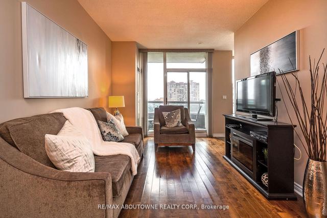 505 - 3504 Hurontario St, Condo with 2 bedrooms, 2 bathrooms and 1 parking in Mississauga ON | Image 2