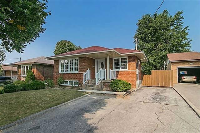 86 Jarwick Dr, House detached with 3 bedrooms, 2 bathrooms and 3 parking in Toronto ON | Image 1