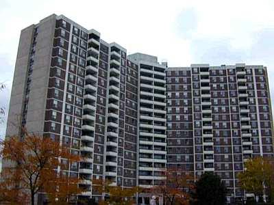 1117 - 20 Edgecliffe Gfwy, Condo with 3 bedrooms, 2 bathrooms and 1 parking in Toronto ON | Image 1