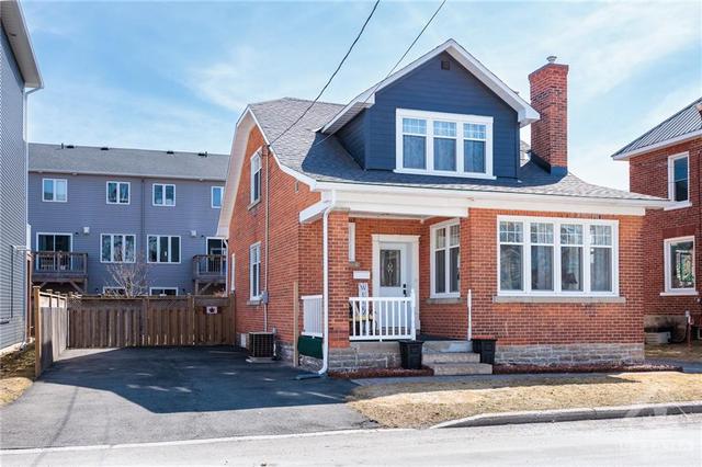 120 Mary Street, House detached with 3 bedrooms, 2 bathrooms and 5 parking in Carleton Place ON | Image 2