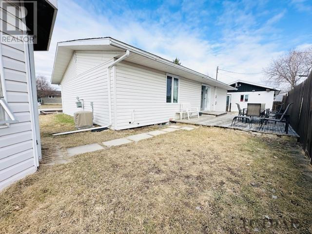 27 Hazel St, House detached with 4 bedrooms, 2 bathrooms and null parking in Kapuskasing ON | Image 6