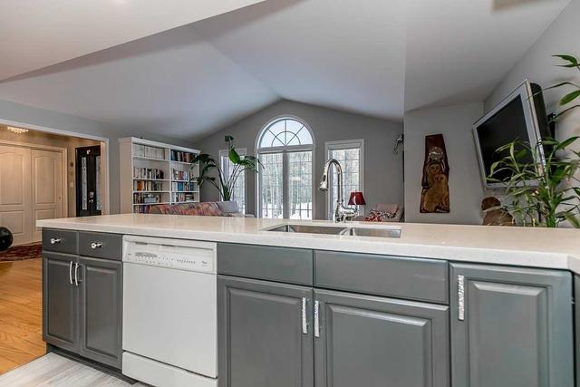 1002 Joseph Pl, House detached with 4 bedrooms, 3 bathrooms and 10 parking in Gravenhurst ON | Image 5