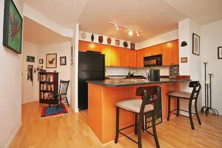 809 - 330 Adelaide St E, Condo with 1 bedrooms, 1 bathrooms and 0 parking in Toronto ON | Image 2