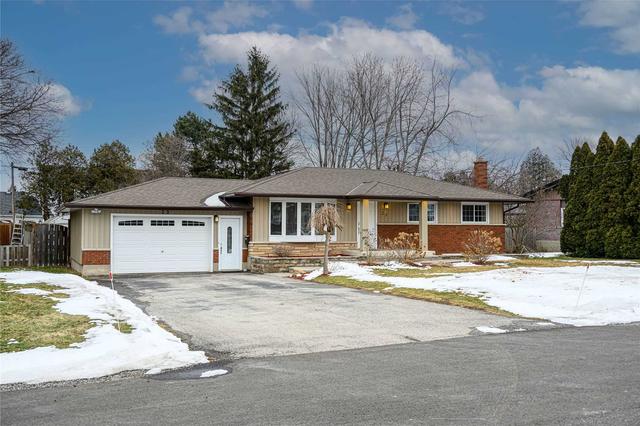 23 Pinewood Ave, House detached with 3 bedrooms, 2 bathrooms and 4 parking in Grimsby ON | Image 1