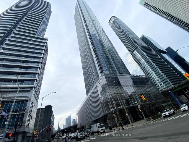 3003 - 10 York St, Condo with 2 bedrooms, 2 bathrooms and 1 parking in Toronto ON | Image 35
