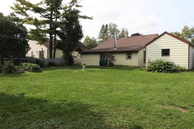 24 Victoria St, House detached with 2 bedrooms, 1 bathrooms and 4 parking in Orangeville ON | Image 26