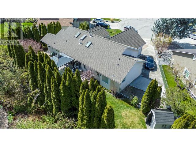 2383 Ayrshire Court, House detached with 3 bedrooms, 3 bathrooms and 2 parking in Kelowna BC | Image 36