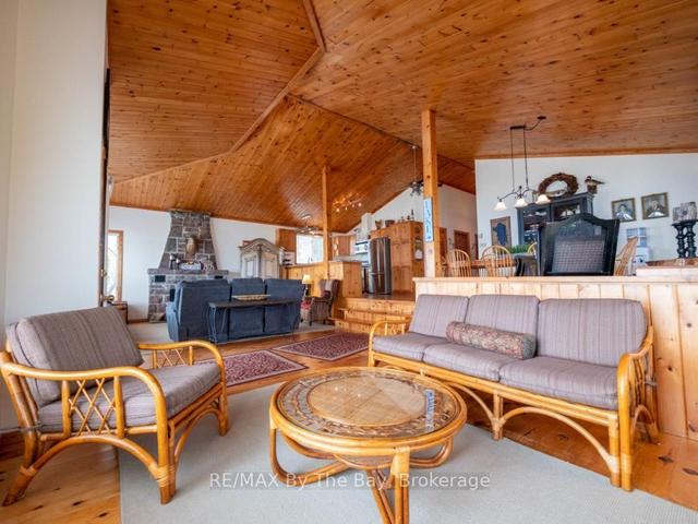 2694 Island 1040, House detached with 3 bedrooms, 2 bathrooms and 0 parking in Georgian Bay ON | Image 16