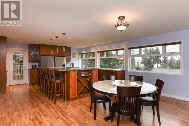 3828 Laurel Dr, House detached with 4 bedrooms, 2 bathrooms and 6 parking in Comox Valley A BC | Image 18