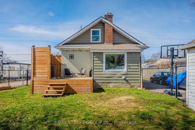 136 Woolwich St, House detached with 2 bedrooms, 1 bathrooms and 4 parking in Kitchener ON | Image 30