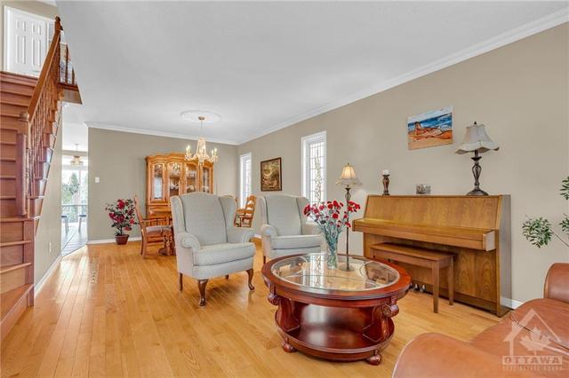 1000 Serenity Avenue, House detached with 4 bedrooms, 3 bathrooms and 5 parking in Ottawa ON | Image 2
