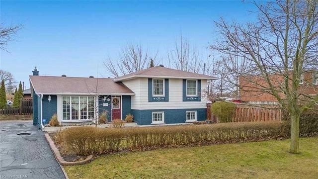 32 Dundonald St, House detached with 3 bedrooms, 2 bathrooms and 12 parking in St. Catharines ON | Image 1