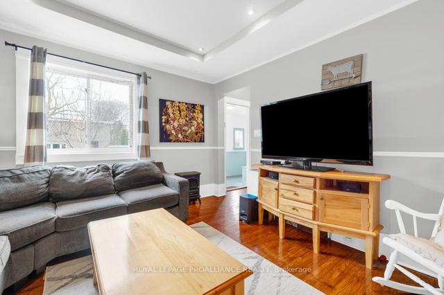 79 Pine St, House detached with 4 bedrooms, 1 bathrooms and 4 parking in Belleville ON | Image 2