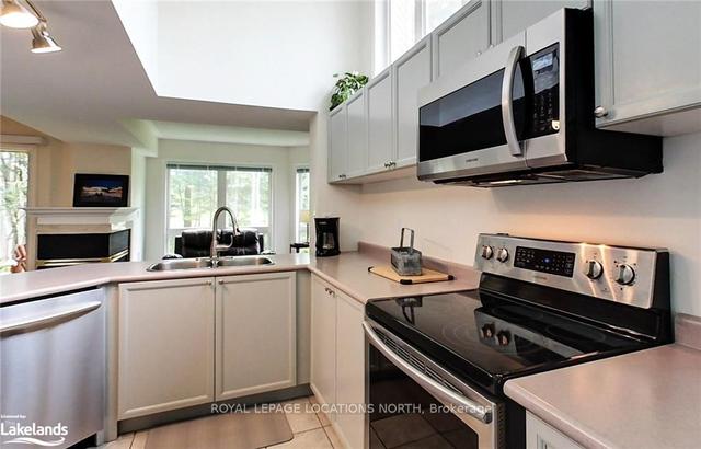 28 Barker Blvd, Condo with 3 bedrooms, 3 bathrooms and 2 parking in Collingwood ON | Image 35