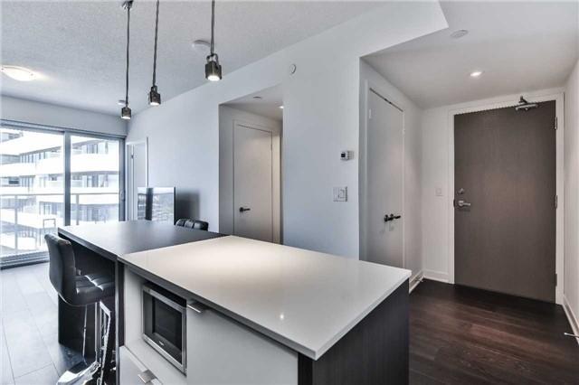 1001 - 88 Harbour St, Condo with 1 bedrooms, 1 bathrooms and 0 parking in Toronto ON | Image 2