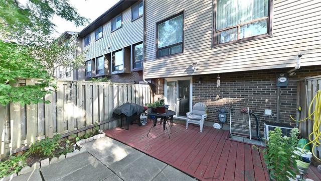 52 Carleton Pl, Townhouse with 3 bedrooms, 2 bathrooms and 2 parking in Brampton ON | Image 9