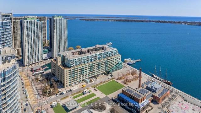 ph 1210 - 211 Queens Quay W, Condo with 3 bedrooms, 4 bathrooms and 3 parking in Toronto ON | Image 23