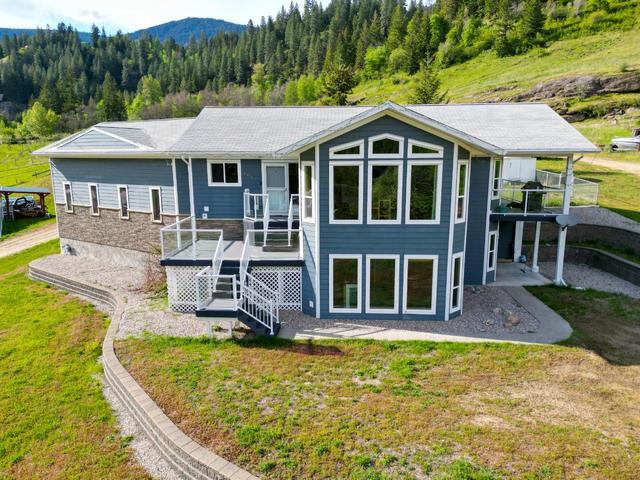 3637 Broadwater Rd, House detached with 3 bedrooms, 3 bathrooms and null parking in Central Kootenay J BC | Image 1