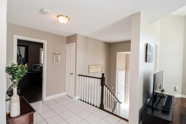 8 Finnegan Pl, House detached with 2 bedrooms, 2 bathrooms and 3 parking in Whitby ON | Image 34