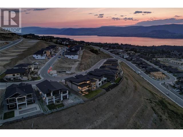 1054 Emslie Street, House detached with 3 bedrooms, 2 bathrooms and 4 parking in Kelowna BC | Image 92