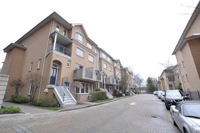 1700 - 28 Sommerset Way, Townhouse with 3 bedrooms, 3 bathrooms and 2 parking in Toronto ON | Image 1