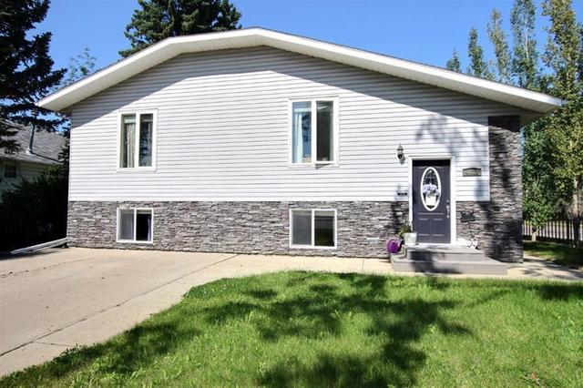 4602 49 Street, House detached with 2 bedrooms, 2 bathrooms and 5 parking in Olds AB | Image 2