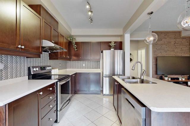 24 Gadani Dr W, House attached with 3 bedrooms, 4 bathrooms and 3 parking in Markham ON | Image 4