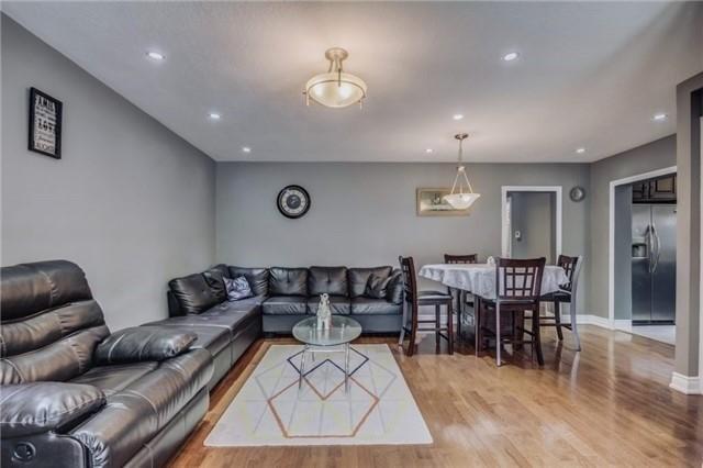 6 Furlong Crt, House detached with 3 bedrooms, 4 bathrooms and 2 parking in Toronto ON | Image 2