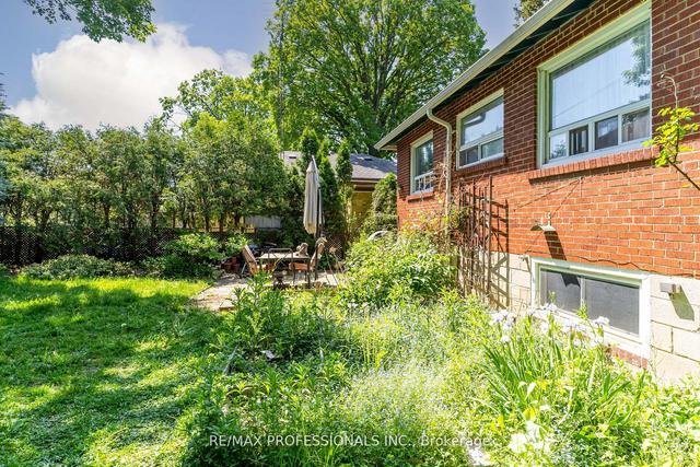 23 Appledale Rd, House detached with 3 bedrooms, 1 bathrooms and 4 parking in Toronto ON | Image 17