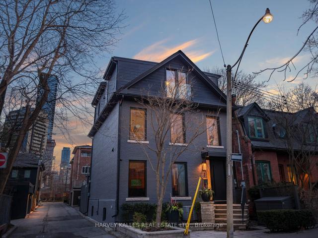3 Hillsboro Ave, House detached with 3 bedrooms, 4 bathrooms and 1 parking in Toronto ON | Image 1