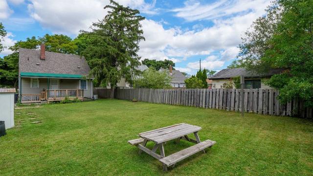 2083 Grove Ave, House detached with 3 bedrooms, 2 bathrooms and 2 parking in Windsor ON | Image 15