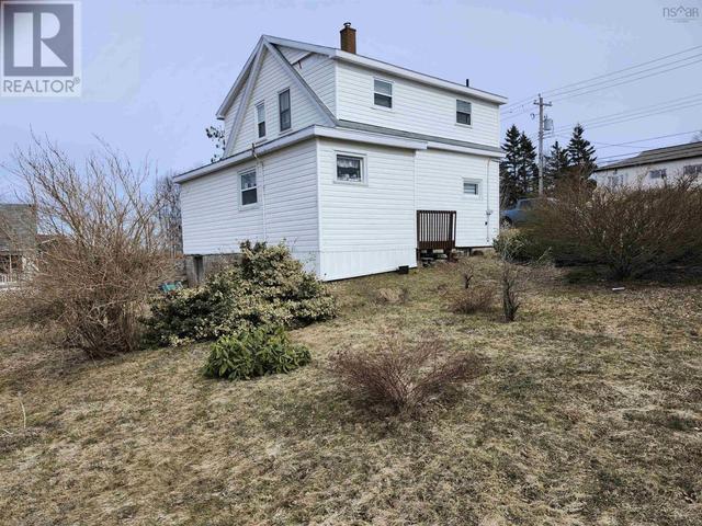 214 Alexandra Street, House detached with 4 bedrooms, 1 bathrooms and null parking in Cape Breton NS | Image 2